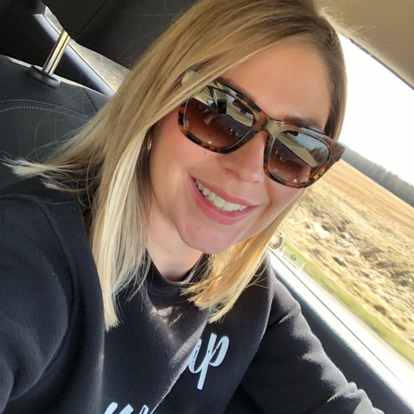 Meet your Posher, Lisa - Picture 1 of 1